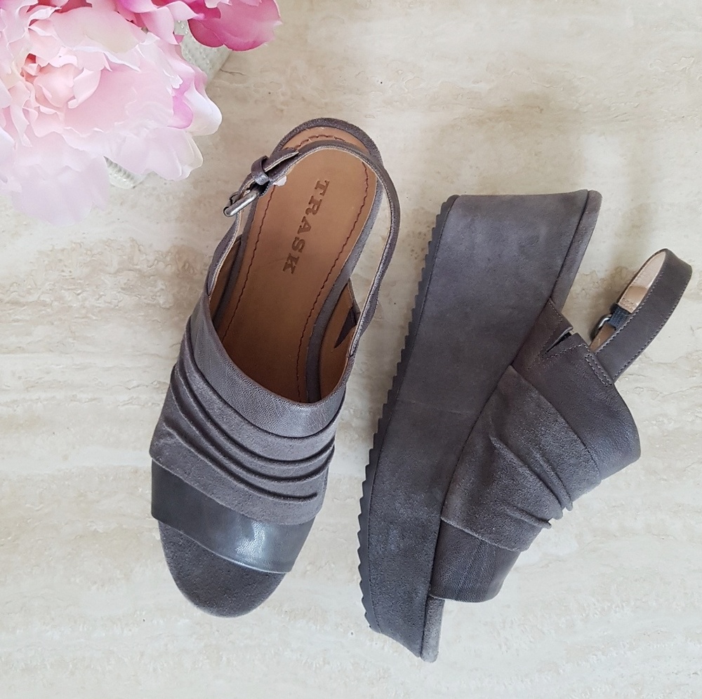 SALE! TRASK shari gray suede wedge sandal size 9.5